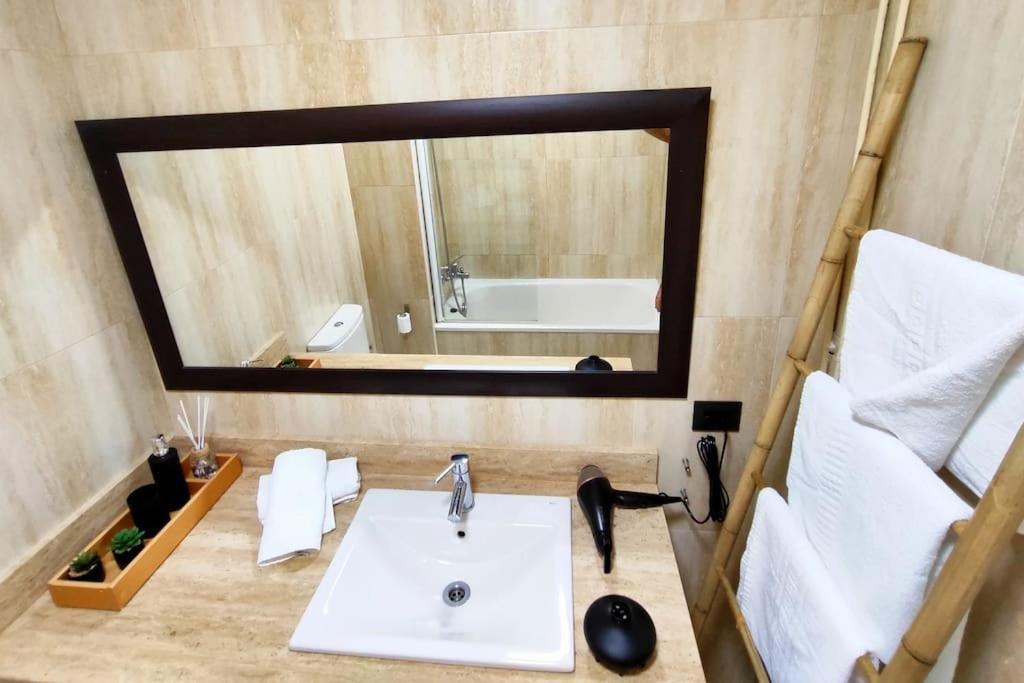 Tranquilo Apartamento Con Parking Gratis Vigilado 24H Vigo Eksteriør bilde